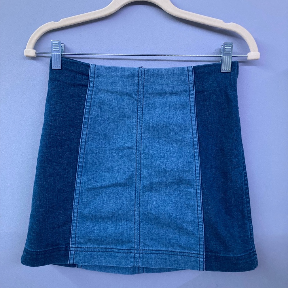 Free People Size 2 Two-Tone Modern Femme Stretch Jean Mini Skirt.